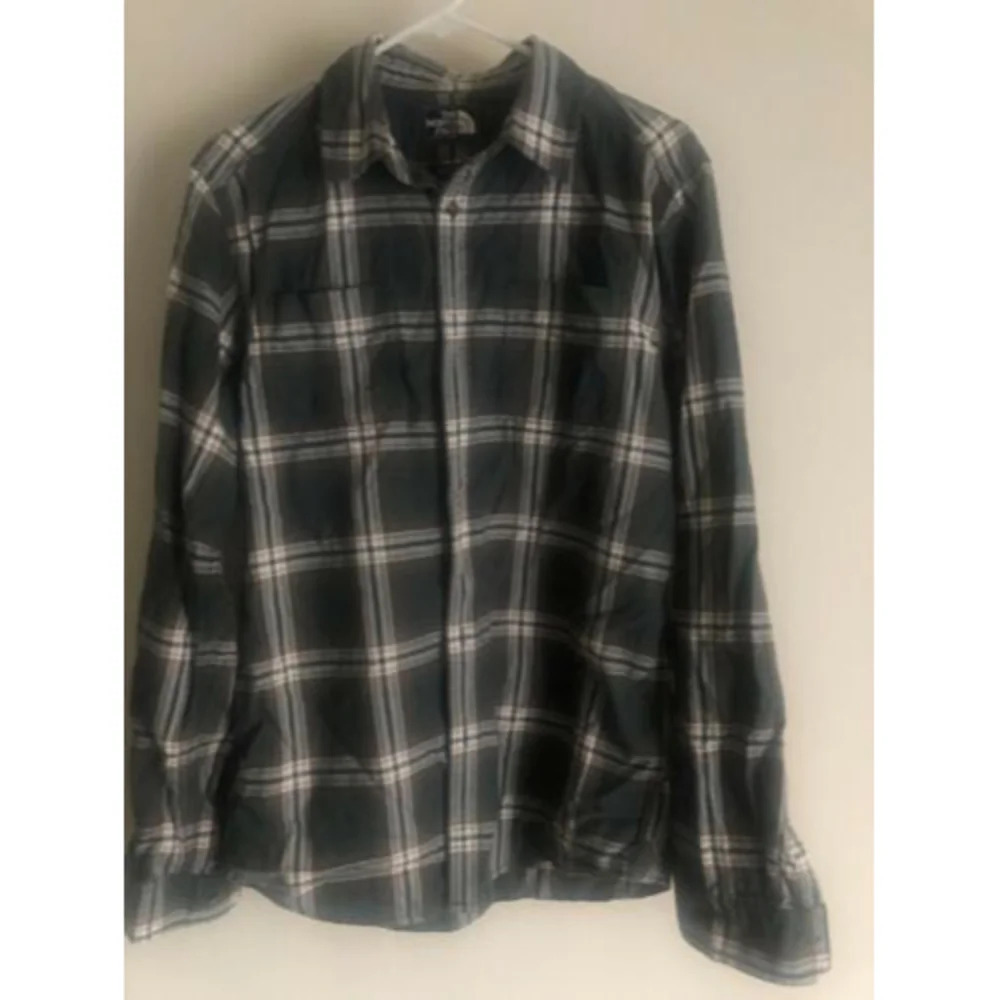 The NORTH FACE Men’s Plaid Flannel Bitton Up Shirt